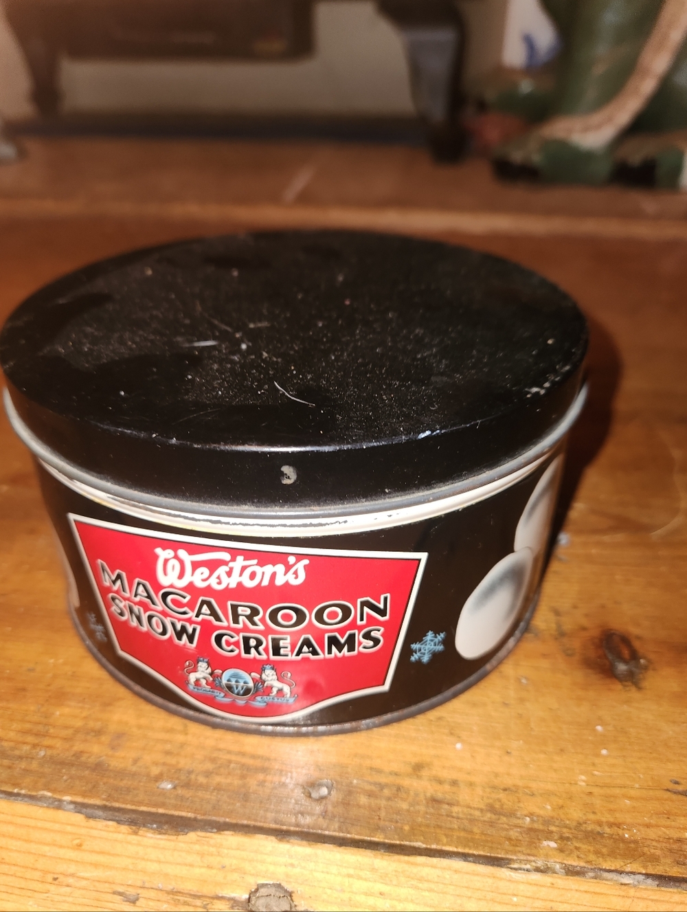 Macaroon Snow Creams Biscuits Decorative Canadian Advertising Tin Litho Can